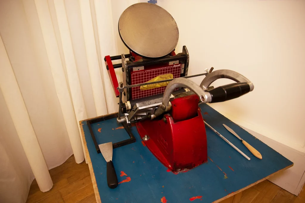 Aperçu du matériel nécessaire pour une impression artisanale avec une Adana 8x5.